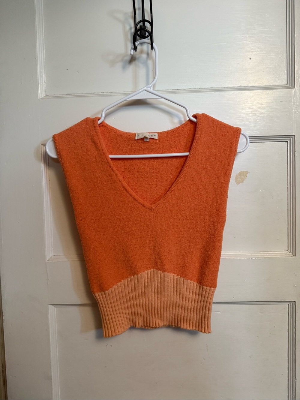 Gilded Intent orange v-neck sweater vest w/ribbed waist, Size Small